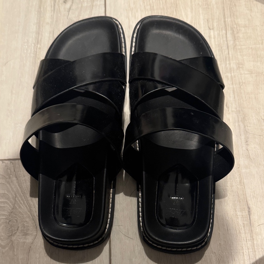 ZARA LIKE NEW Black Slide Sandals